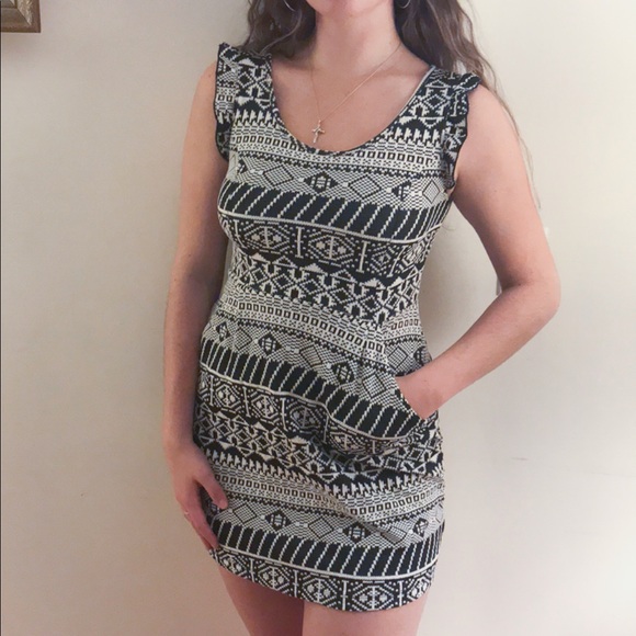 ▪️Aztec Black & White Print Formal Dress - Picture 8 of 8